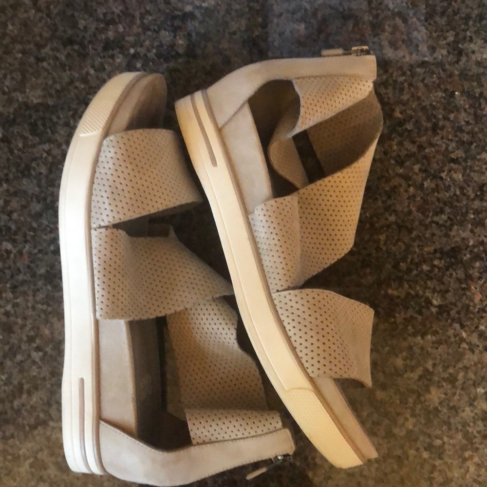 Eileen Fisher Wedge Sandals - size 9 - tan